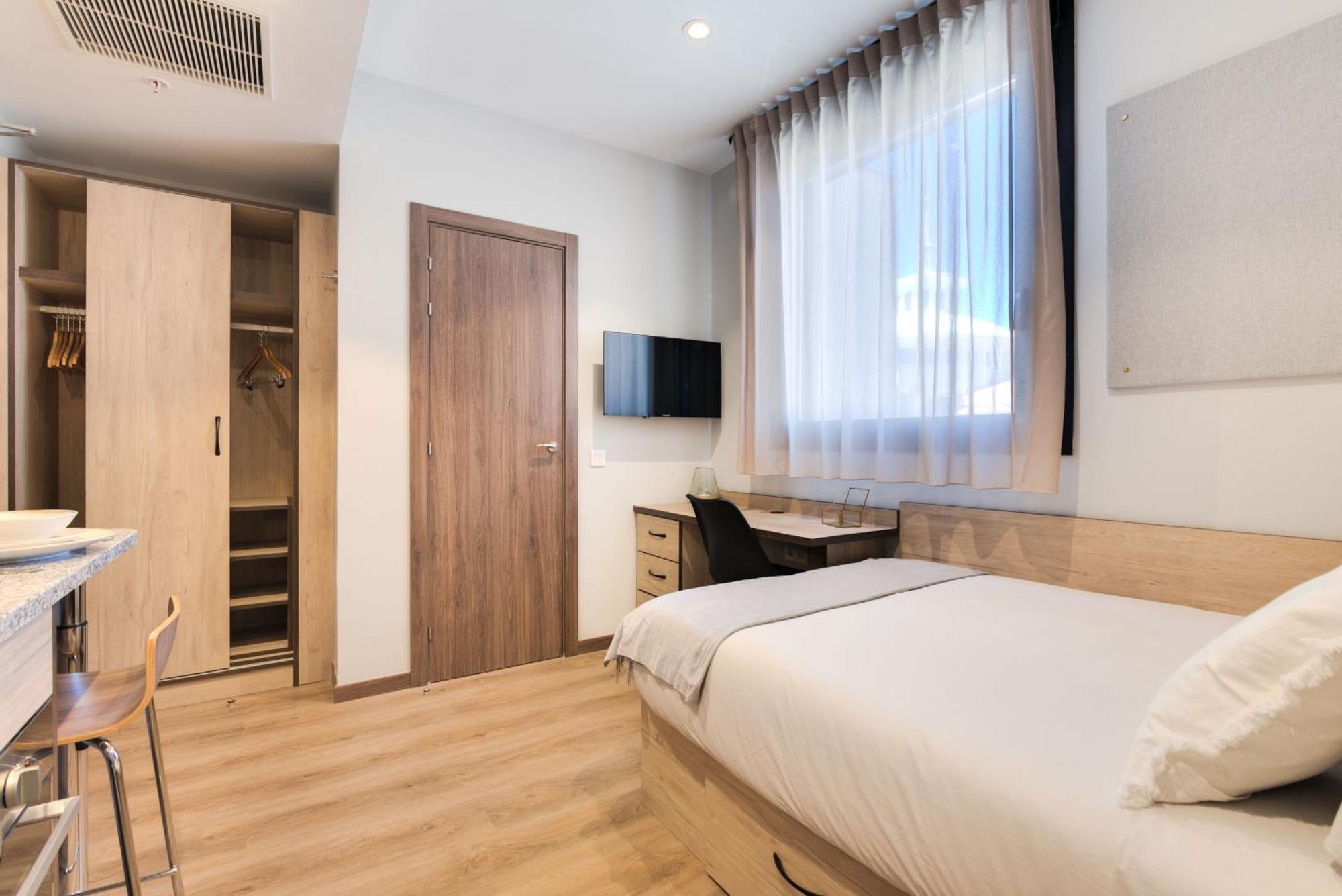 Livensa Living Pamplona Albergue Juvenil Exterior foto